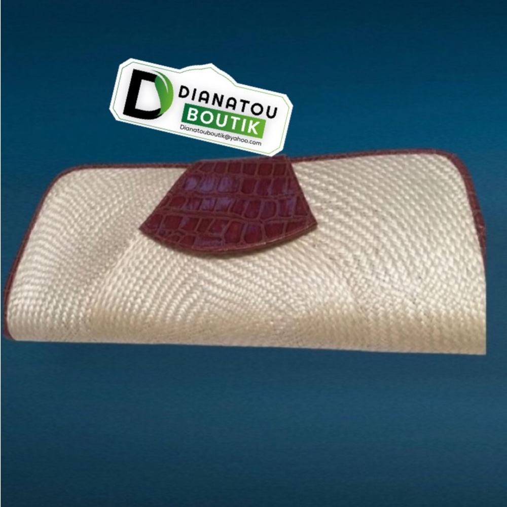 Le Sac Clutch With Crocodile Patent Leather